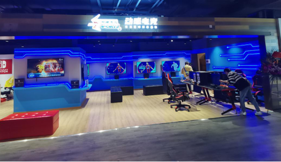 电竞巴士到达东莞万江，邀你共赴电竞盛宴